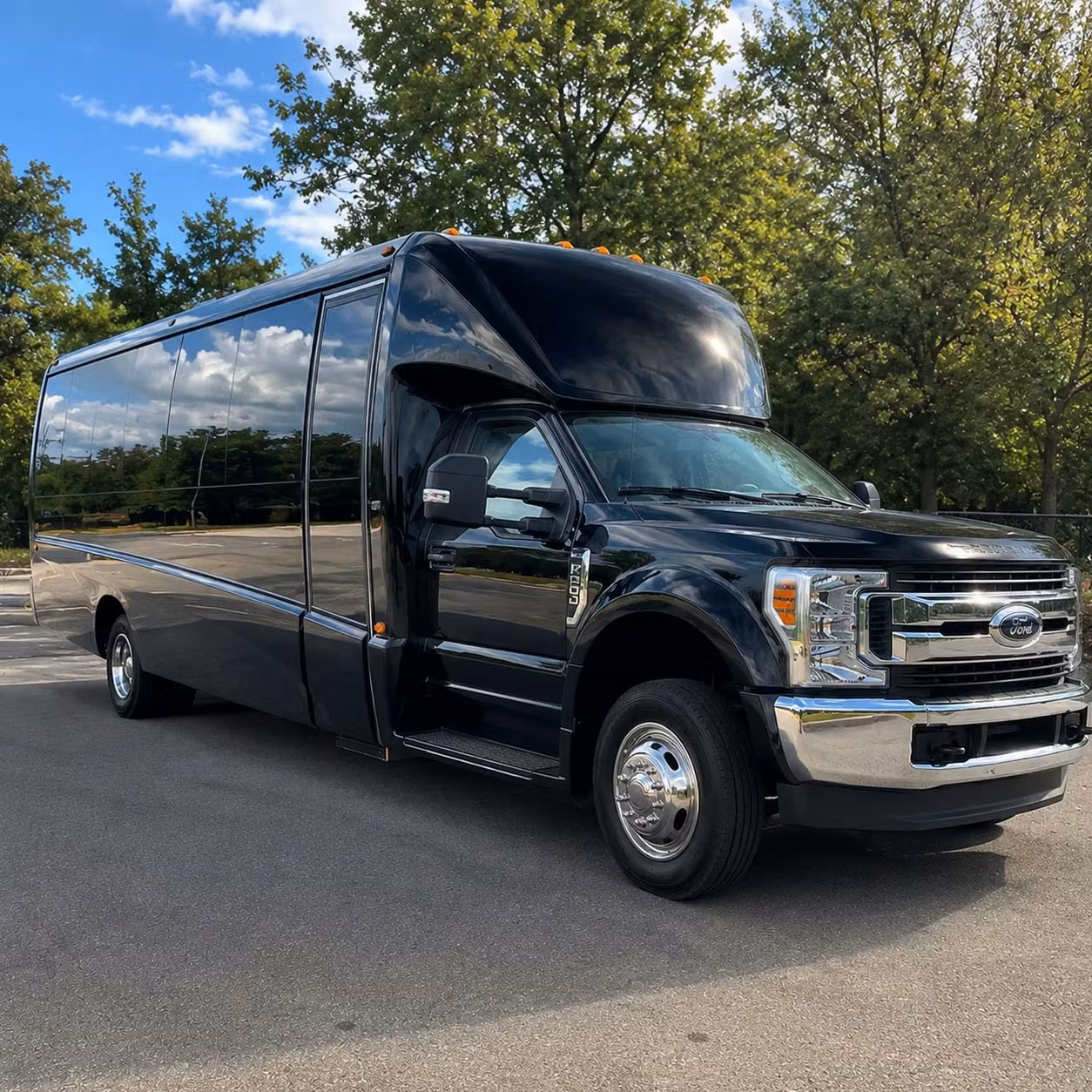 redmond 15 passenger minibus rental