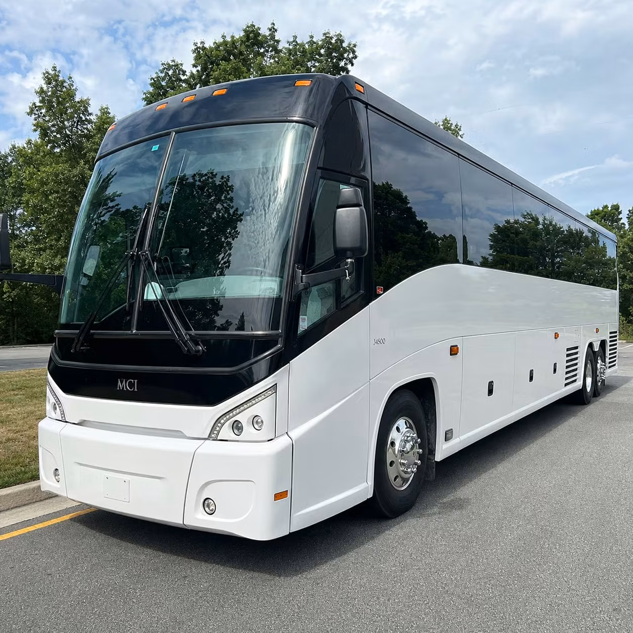 why redmond corporate groups and tech teams trust long distance bus rentals