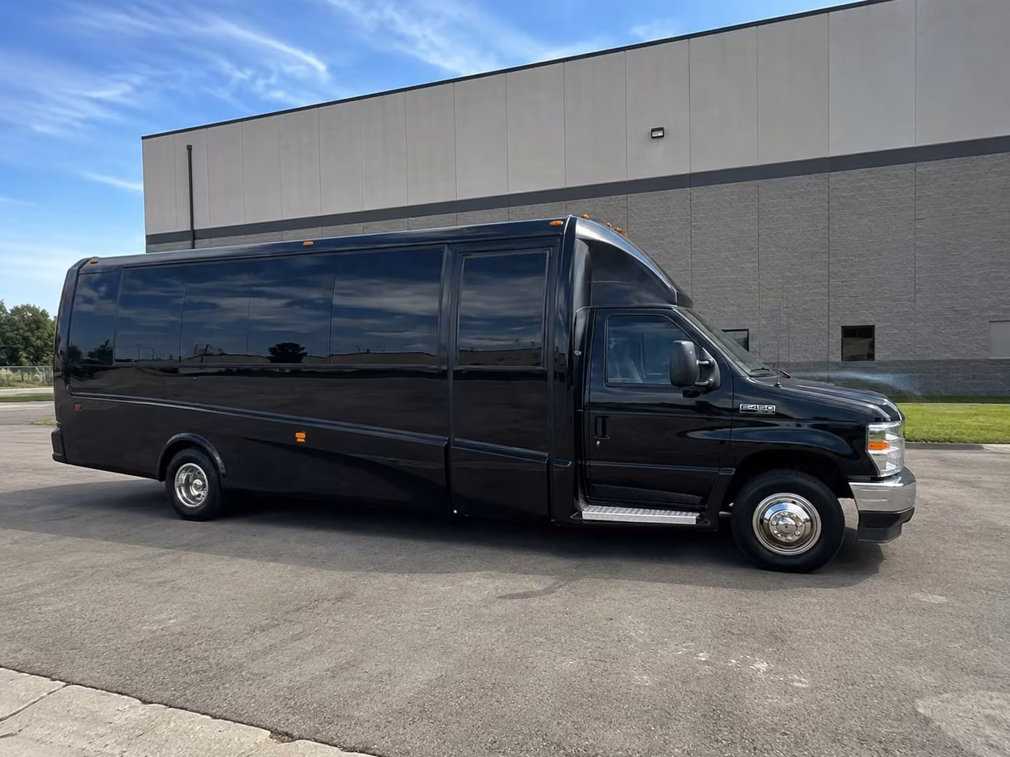 with redmondcharterbuscompany com renting a minibus or charter bus for redmond airport runs has never been easier